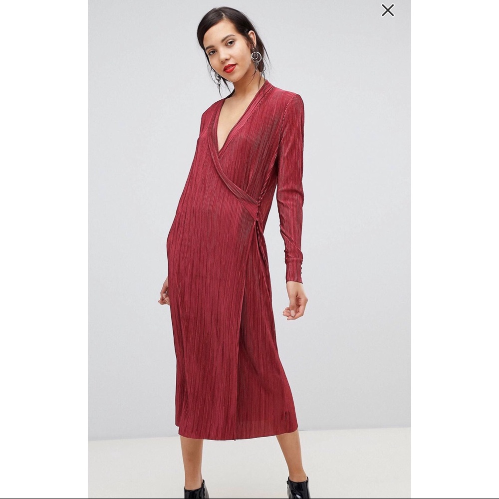 Y.A.S Tall Wrap Pleated Midi Dress in Red